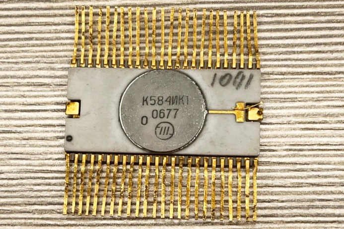 микросхема К584ИК1